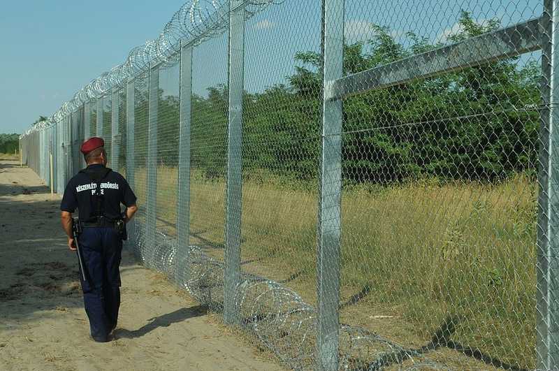 Egyre több migráns próbál átjutni a déli határzáron