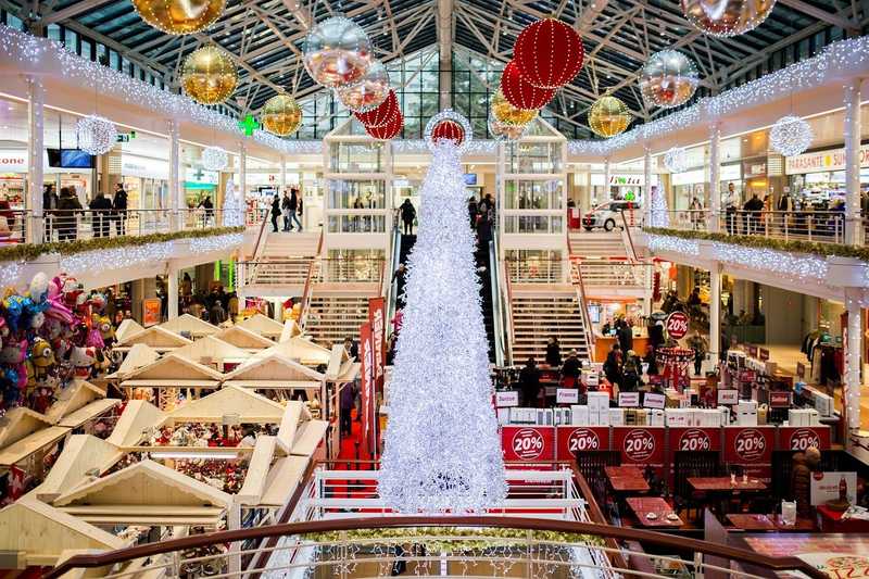 A magyar lakosság több mint fele túlköltekezik a karácsonyi ajándékok vásárlásánál