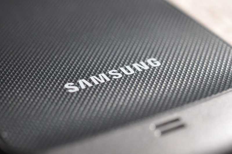 A Samsung is bemutatta a maga hajtogatható okostelefonját