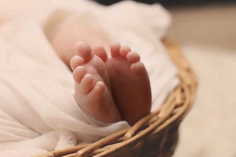 Pár órás csecsemő fertőződött meg koronavírussal Vuhanban