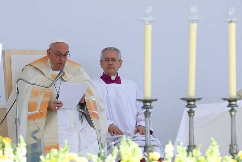 Ferenc pápa: béke kell, bölcsőkkel és nem sírokkal teli jövő